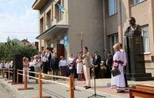На Львовщине к 76-й годовщине со дня рождения Ступки открыли памятный бюст (фото)