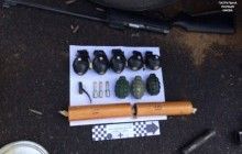 Полиция показала целый арсенал оружия, найденный в разбившемся в ДТП на мосту Патона авто (фото)
