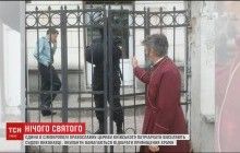 В Симферополе оккупанты разграбили храм УПЦ КП (видео)