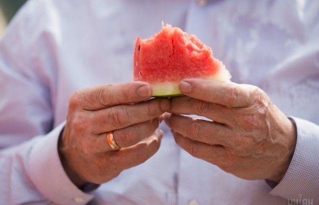 Не ризикуйте здоров’ям: коли можна купувати кавуни та як вибрати ягоду без нітратів