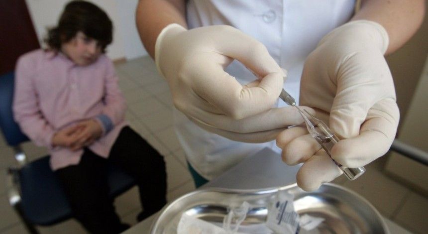 У Луцьку через відсутність щеплень від кору понад тисячу школярів відсторонили від навчання