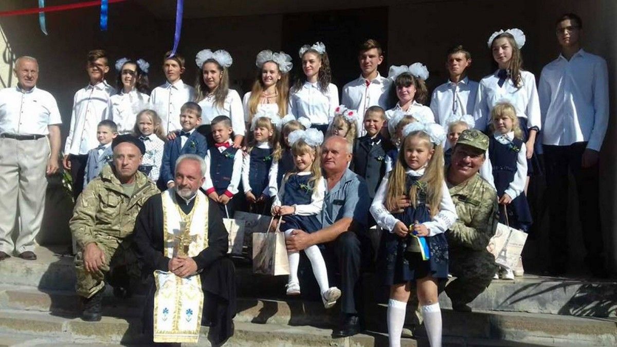 Детям также вручили поздравление от Полторака / Фото Западный региональный медиа-центр Министерства обороны Украины