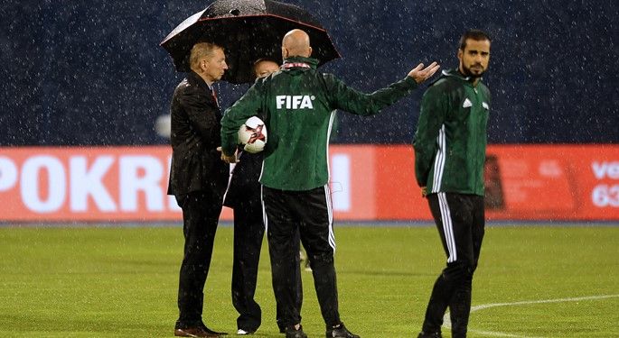 Вчора поєдинок у Загребі був перерваний через негоду / HNS Вчора поєдинок у Загребі був перерваний через негоду / HNS