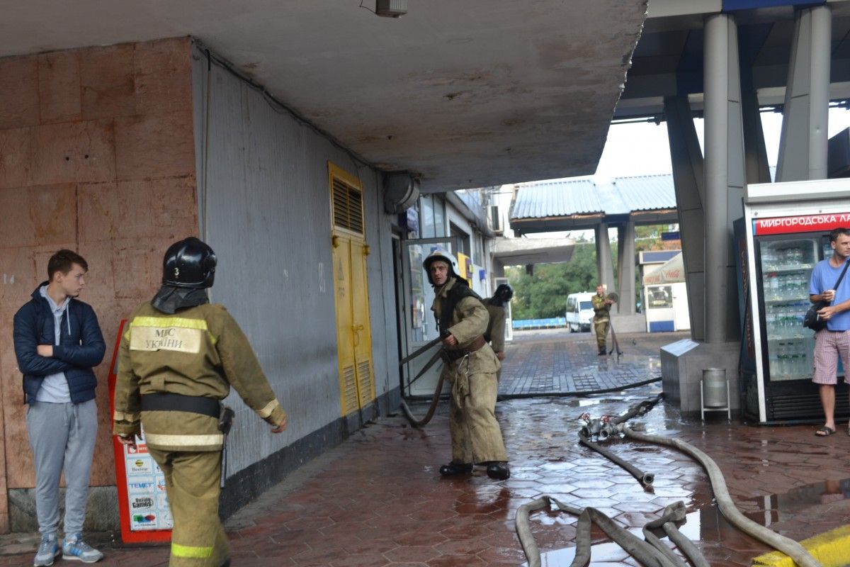 Пожежа в 7:51 було локалізовано, а о 7:54 повністю ліквідовано / фото odesa.dsns.gov.ua Пожежа в 7:51 було локалізовано, а о 7:54 повністю ліквідовано / фото odesa.dsns.gov.ua