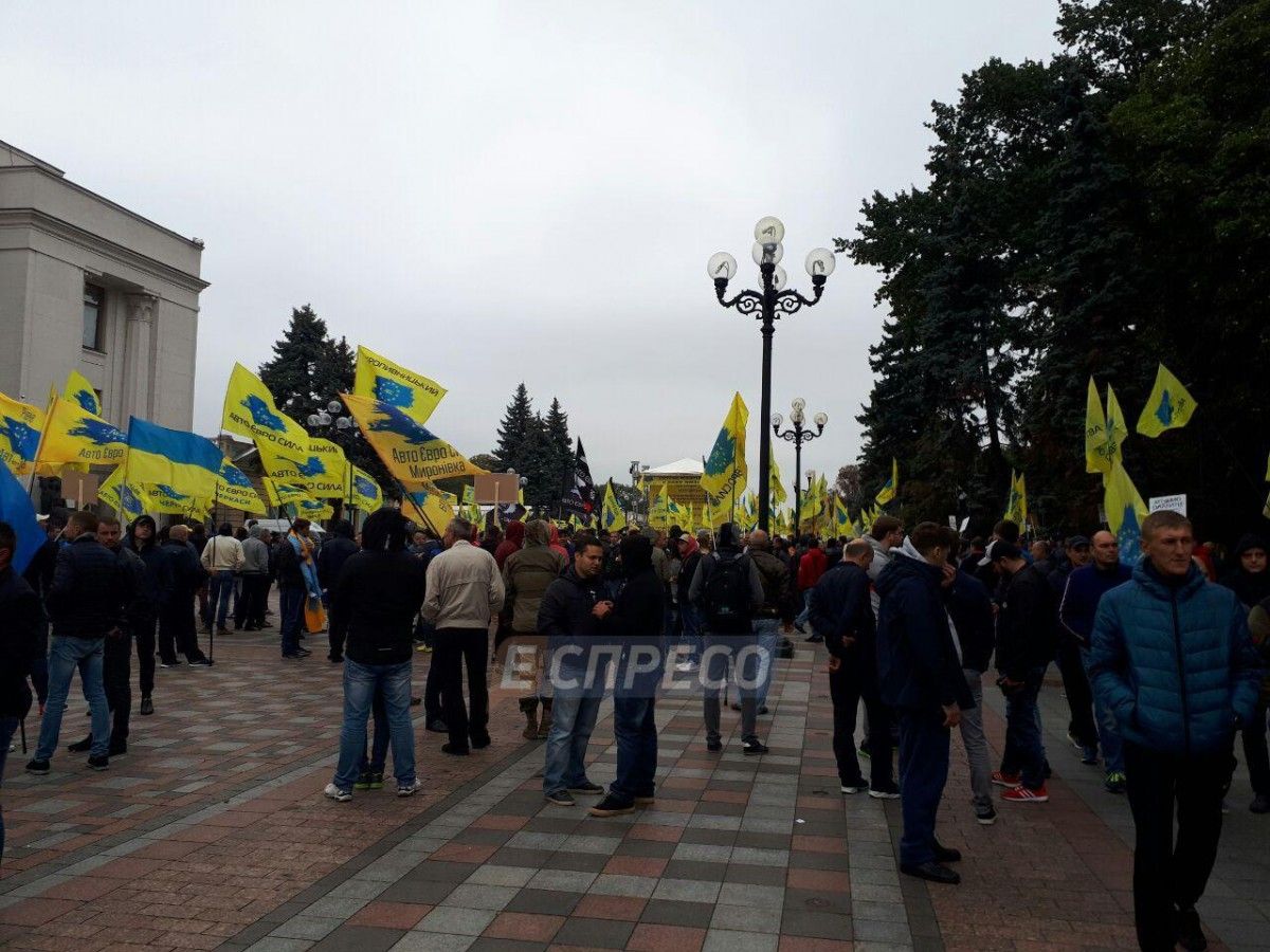 Власники єврономерів вимагають легалізувати їхні авто / фото espreso.tv Власники єврономерів вимагають легалізувати їхні авто / фото espreso.tv