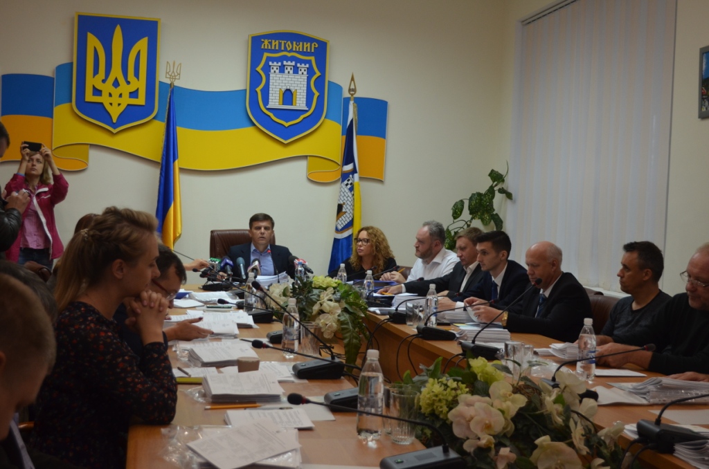 Соответствующее предложение Житомирского городского председателя Сергея Сухомлина поддержали члены горисполкома / фото zt-rada.gov.ua Соответствующее предложение Житомирского городского председателя Сергея Сухомлина поддержали члены горисполкома / фото zt-rada.gov.ua