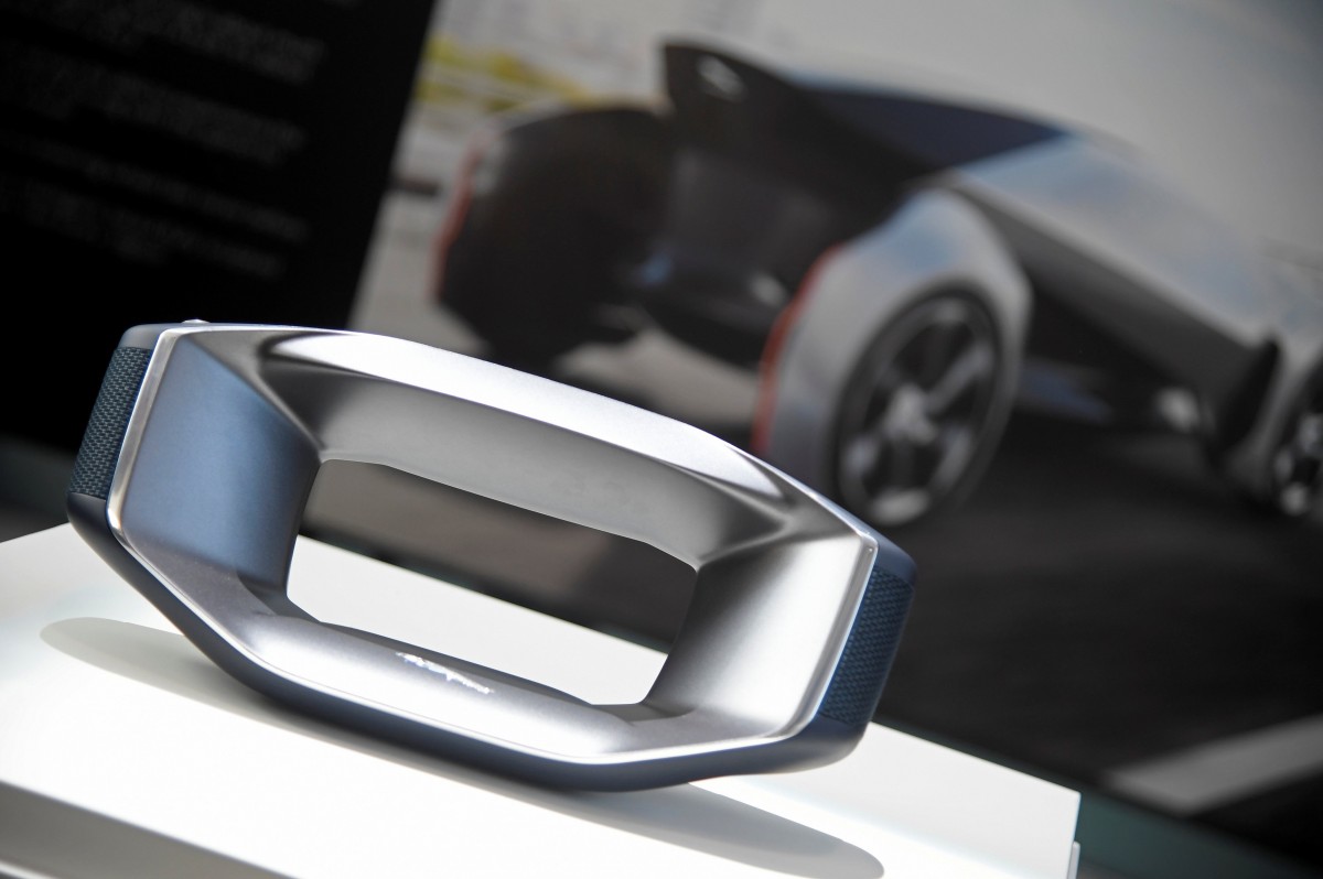 Съемный руль концепта Jaguar Future-Type / REUTERS Съемный руль концепта Jaguar Future-Type / REUTERS