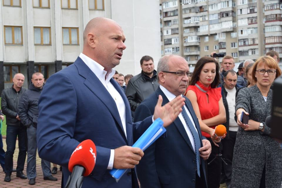Палица заверил работников предприятия, что не позволит закрыть или приватизировать Палица заверил работников предприятия, что не позволит закрыть или приватизировать
