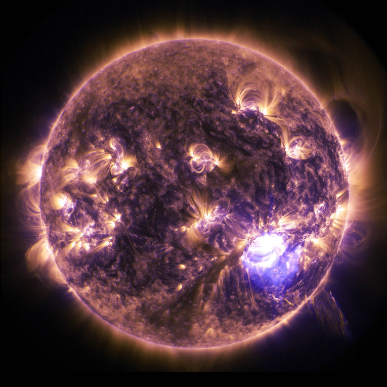 На Солнце наблюдается третья мощная вспышка / фото nasa.gov На Солнце наблюдается третья мощная вспышка / фото nasa.gov