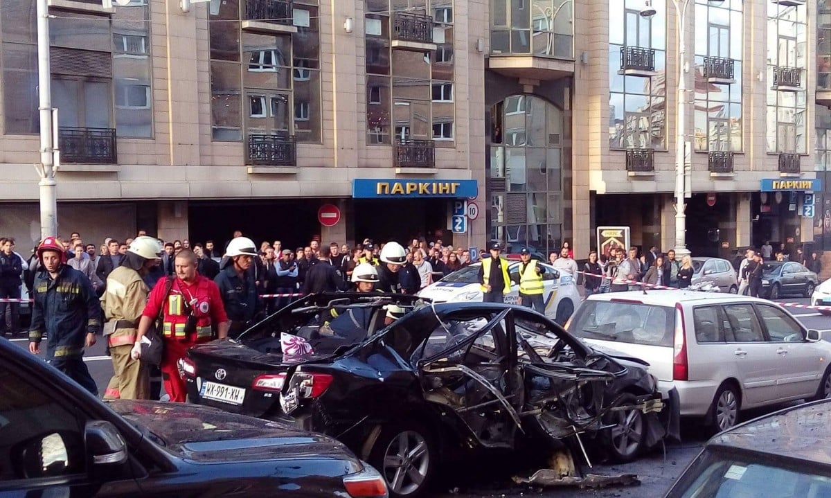 Авто вибухнуло у центрі міста / Фото очeвидця Мирослави Наумчук