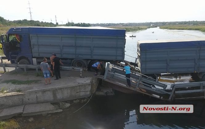Водій проігнорував обмеження вагових навантажень / фото novosti-n.org Водій проігнорував обмеження вагових навантажень / фото novosti-n.org
