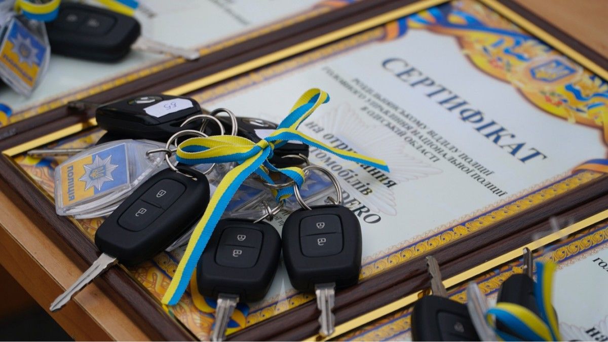 Голова Одеської ОДА Степанов передав поліції області 77 патрульних авто (фото)
Голова Одеської ОДА Степанов передав поліції області 77 патрульних авто (фото)