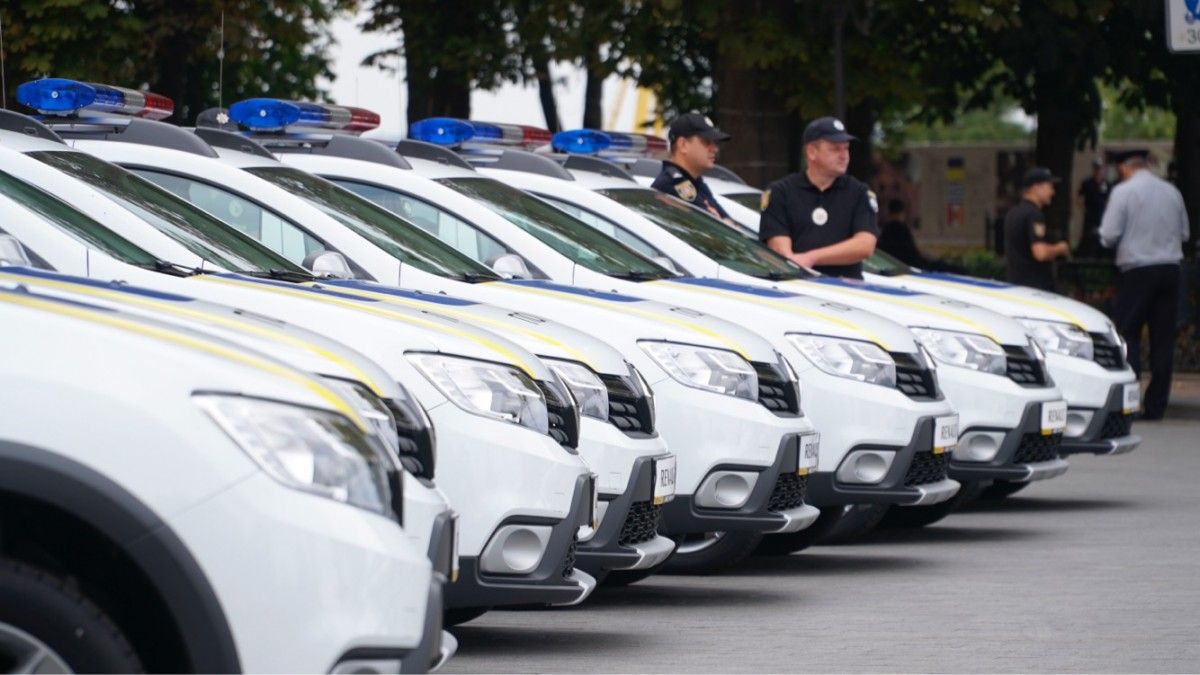 Голова Одеської ОДА Степанов передав поліції області 77 патрульних авто (фото)
Голова Одеської ОДА Степанов передав поліції області 77 патрульних авто (фото)