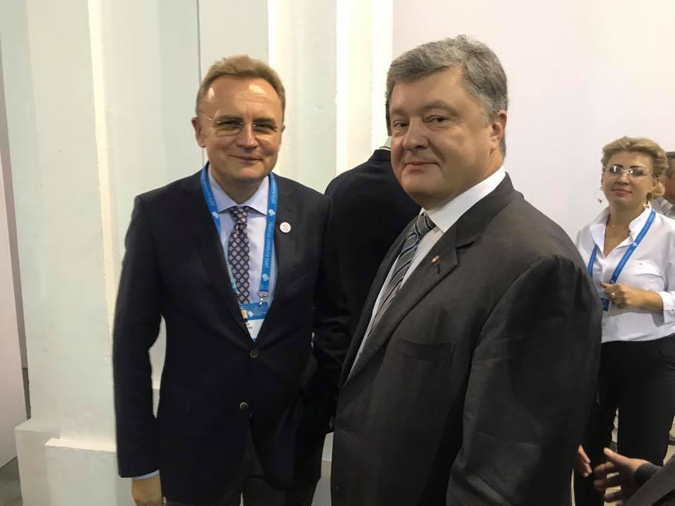 Порошенко говорив із Садовим / facebook.Sonya Koshkina Порошенко говорив із Садовим / facebook.Sonya Koshkina