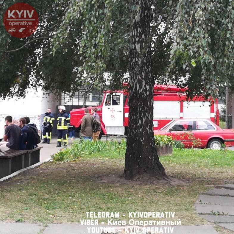 Студенти повідомляли, що в сумці знаходяться гранати / Київ Оперативний Студенти повідомляли, що в сумці знаходяться гранати / Київ Оперативний
