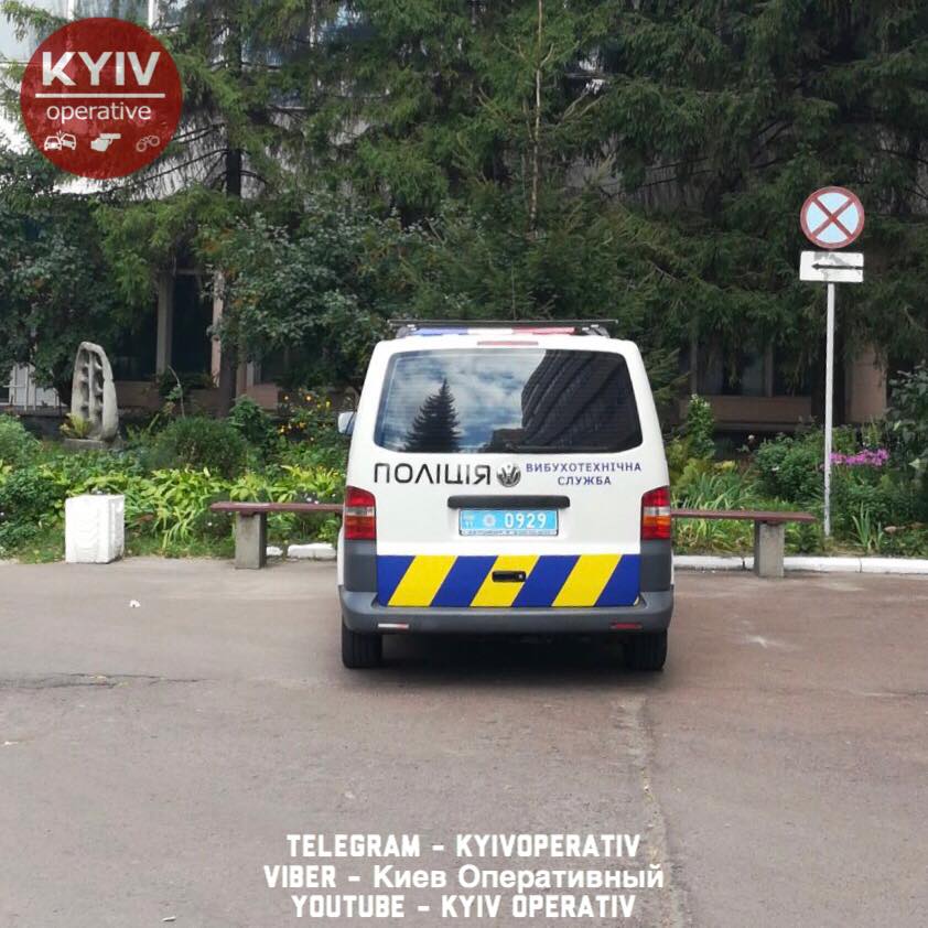 В НАУ через підозрілої сумки евакуювали студентів / Київ Оперативний В НАУ через підозрілої сумки евакуювали студентів / Київ Оперативний