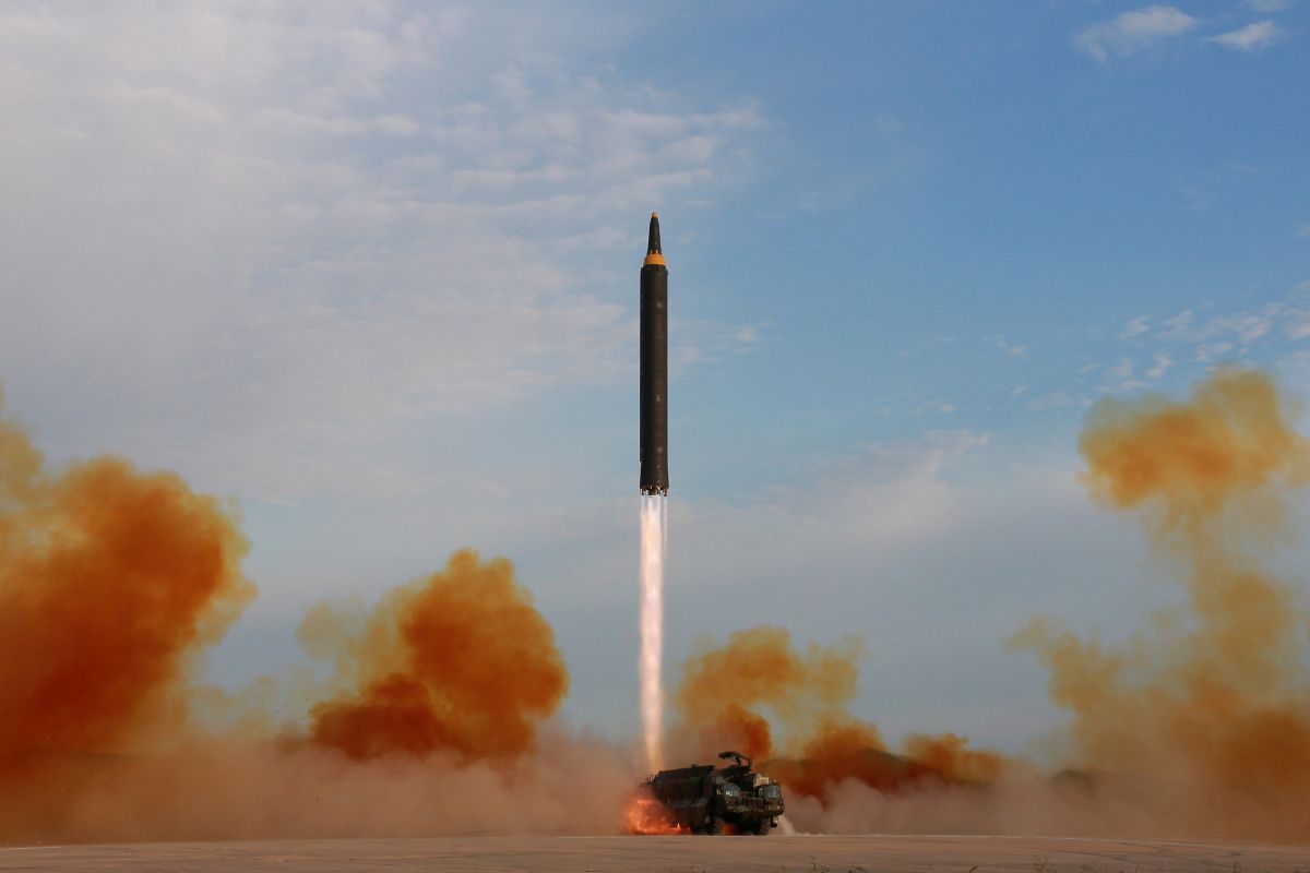Запуск ракети Hwasong-12 у КНДР / REUTERS