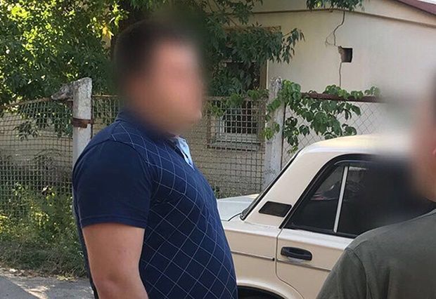 Слідчі фіскальної служби погоріли на хабарі / фото npu.gov.ua Слідчі фіскальної служби погоріли на хабарі / фото npu.gov.ua