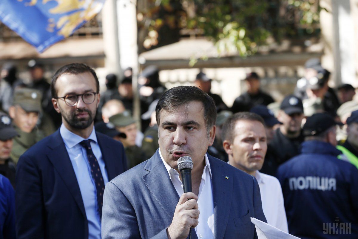 Михеил Саакашвили под АПУ в Киеве / фото УНИАН