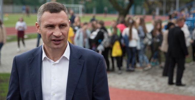 Виталий Кличко осмотрел зеленую зону вблизи озера Тельбин / фото kievcity.gov.ua Виталий Кличко осмотрел зеленую зону вблизи озера Тельбин / фото kievcity.gov.ua