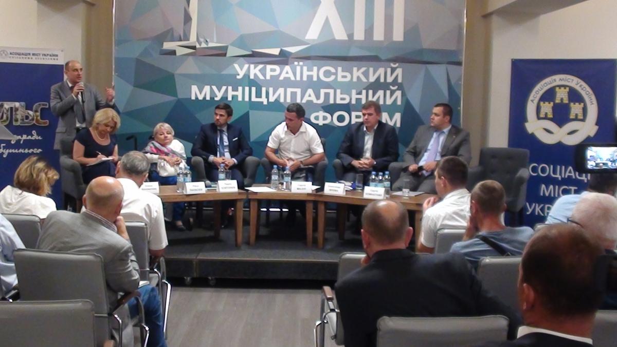 Сухомлин заявив, що підвищення зарплат для вчителів в бюджеті на 2018 рік це ляже тягарем на місцеве самоврядування / фото zt-rada.gov.ua Сухомлин заявив, що підвищення зарплат для вчителів в бюджеті на 2018 рік це ляже тягарем на місцеве самоврядування / фото zt-rada.gov.ua