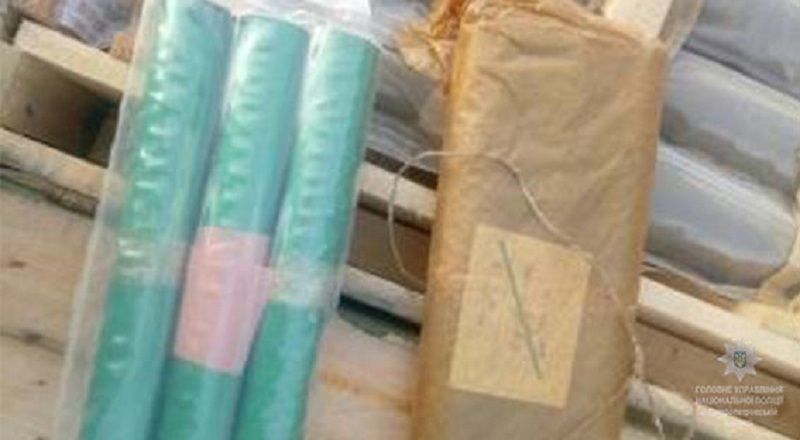 Походження схованки та її власника буде встановлювати поліція / Фото dp.npu.gov.ua Походження схованки та її власника буде встановлювати поліція / Фото dp.npu.gov.ua