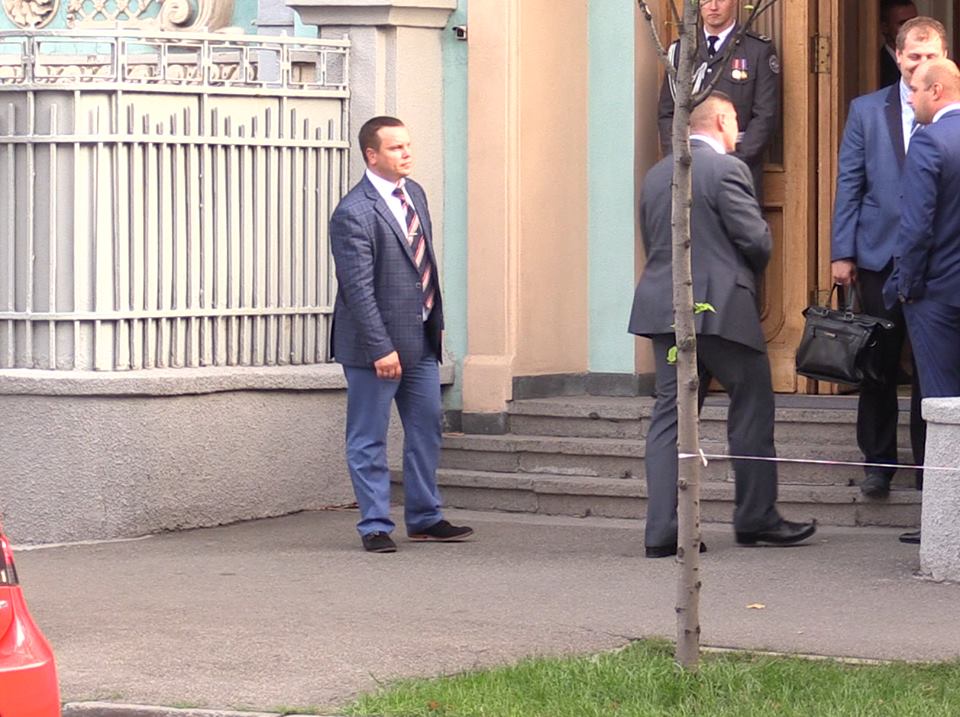 Журналист показал, что свалки на месте выбрасывания окурка не было / Максим Савчук, Facebook Журналист показал, что свалки на месте выбрасывания окурка не было / Максим Савчук, Facebook