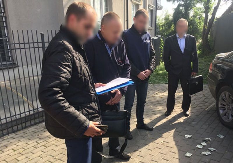 До злочинної діяльності у якості посередника долучив адвоката-члена цієї ж комісії / Фото npu.gov.ua До злочинної діяльності у якості посередника долучив адвоката-члена цієї ж комісії / Фото npu.gov.ua