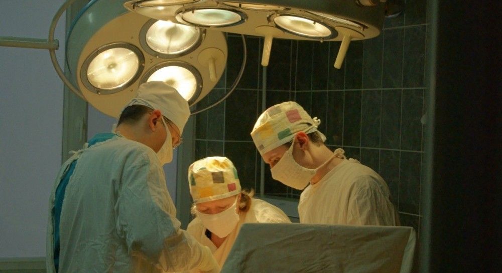 Во Львове хирурги спасли младенца с редким пороком, от которого отказались родители (фото) - Vimarsana News
