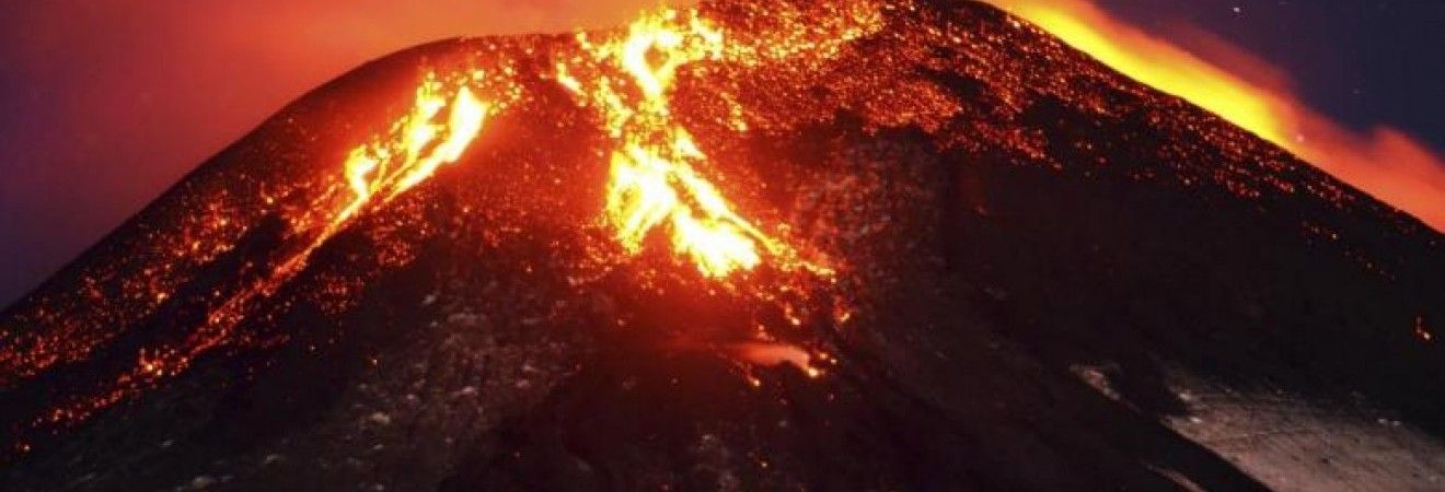 В Италии три человека погибли, провалившись в кратер вулкана