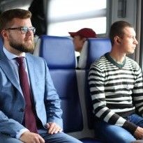 Кравцов проинспектировал модернизацию и ремонт поезда пригородного сообщения вместе с пассажирами