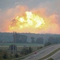 Военный эксперт назвал версии взрывов на складах боеприпасов в Калиновке