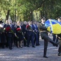 President Poroshenko, First Lady honor memory of Babyn Yar victims