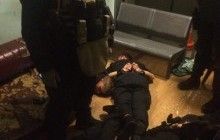 У Києві затримали 5 патрульних поліцейських, які грабували людей на вокзалі (фото)