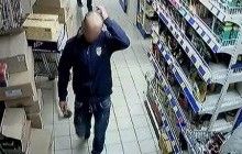 У Києві чоловік украв із супермаркета три дорогих пляшки, але не зміг утекти (фото)