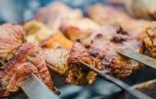 У Херсоні - масове отруєння шашликами з супермаркету: у лікарні 16 постраждалих, серед них діти