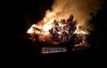 В Киеве пожар охватил ресторан, очевидцы слышали взрыв (фото)
