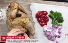 Без перерви на обід: дівчина приготувала курку просто в офісі й прославилась (відео)