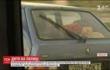 Родичі поклали хлопчика на багажну полицю в авто й гнали зі швидкістю 100 км/год (відео)