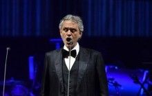 Андреа Бочелли приютил оглохшего в Купянске пса Джека: видео до слез