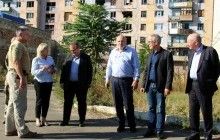Французькі сенатори приїхали на прифронтовий Донбас: побачене вразило