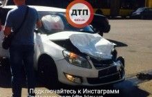 ДТП у Києві: на легковик з евакуатора впав 100-кілограмовий сейф (фото)
