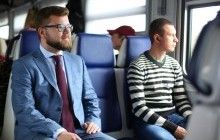 Кравцов проинспектировал модернизацию и ремонт поезда пригородного сообщения вместе с пассажирами