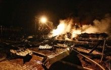 Спасатели продолжают разбирать конструкции сгоревшего здания детского лагеря в Одессе