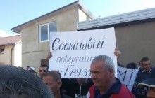 У Саакашвілі перед розглядом справи про "прорив" полетіли яйця (фото)