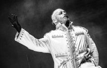Лидер группы Rammstein попробовал себя в качестве пилота (видео)