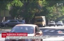 У Дніпрі на пішохідних переходах з'явилися підказки для пішоходів (відео)