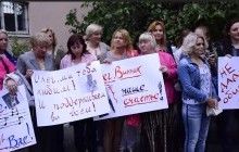 "Рве наші серця": у Києві фанати влаштували акцію проти образ свого кумира (відео)