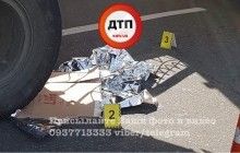 У Києві сталася моторошна смертельна ДТП: фура розчавила жінку (фото, відео)
