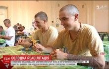 Смачні звірятка, БТРи та танки: у Дніпрі для бійців АТО провели майстер-клас із виготовлення карамелі